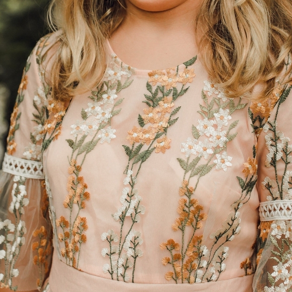 Beautiful Floral Embroidered Dress - Picture 4 of 10